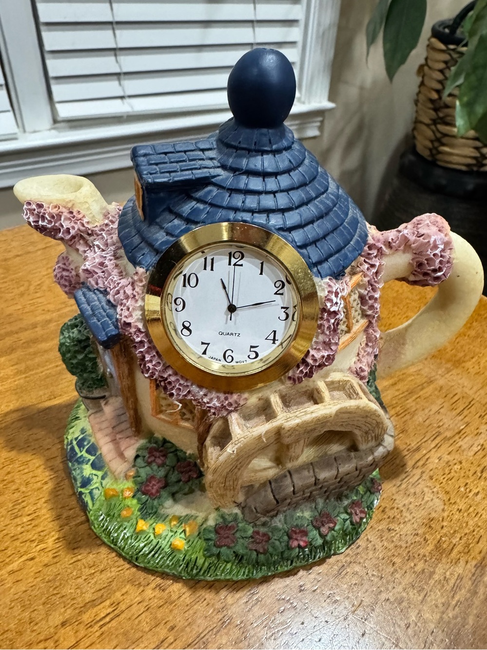 Resin Teapot Clock